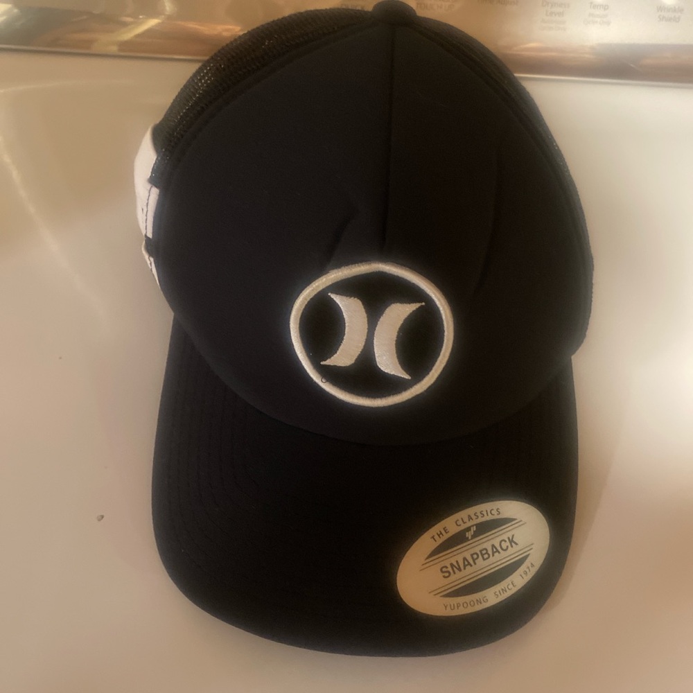 Hurley trucker hat